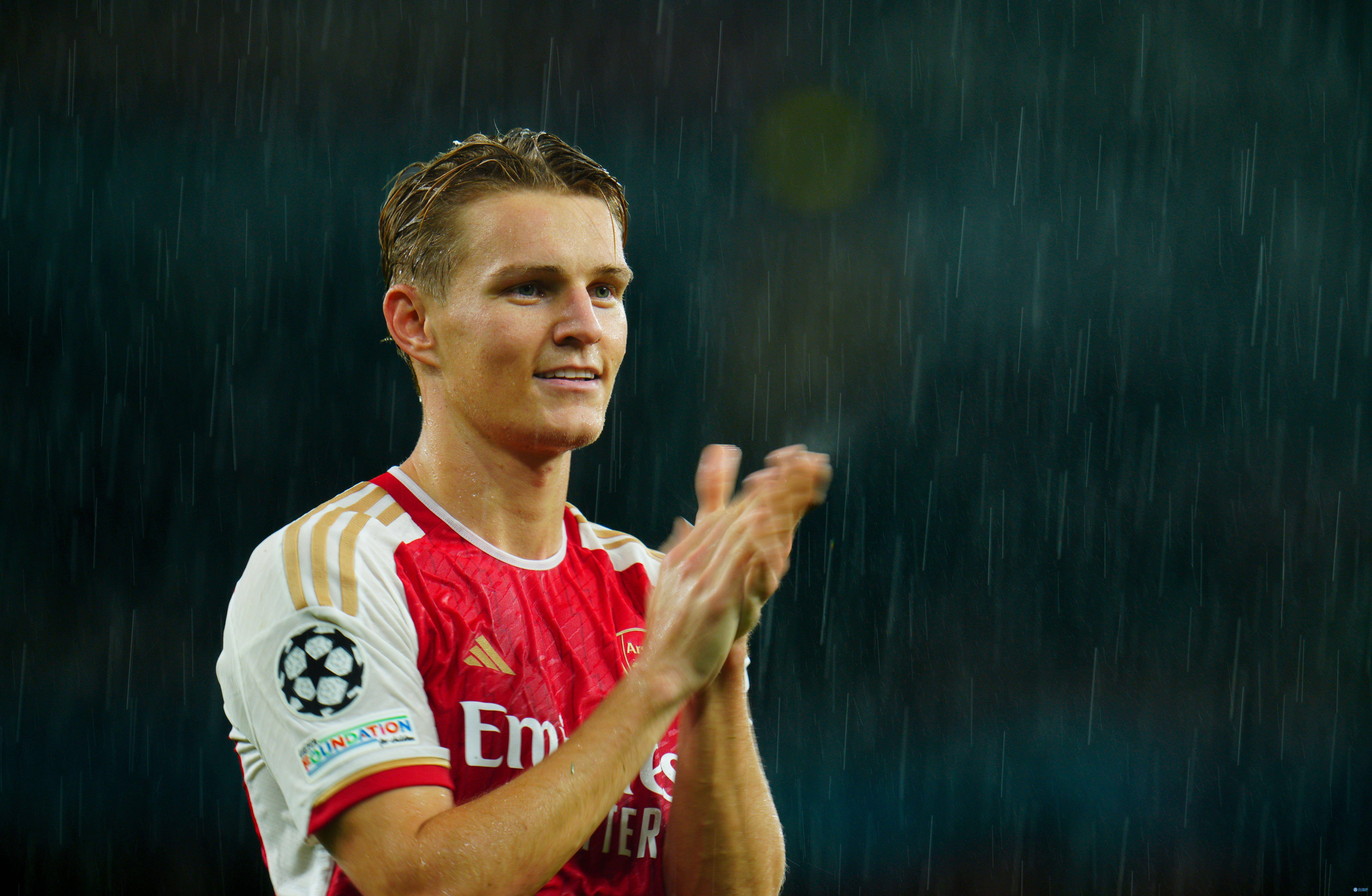 关于法甲今夜走向成谜,密尔沃基雄鹿更衣室发声,更衣室稳定,资深球员宣示担当的信息-爱游戏